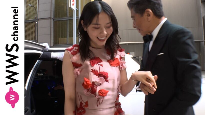 舘ひろし、西野七瀬、南野陽子ら映画『免許返納!?』出演者がリムジンで登場！