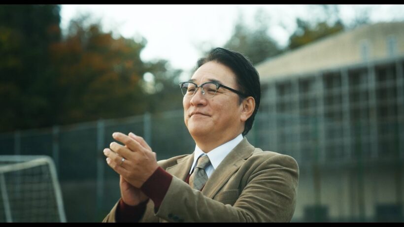 校長・ピエール瀧が笑う…巨大人間ピラミッドの異様な光景に戦慄　『NEW GROUP』本編映像解禁