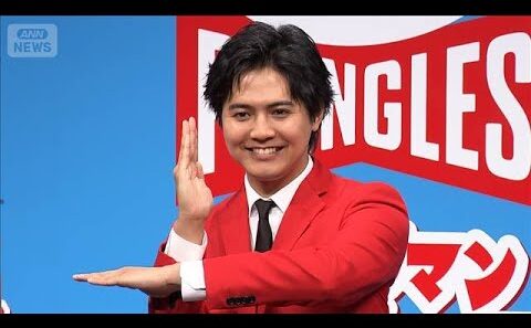 【片寄涼太】憧れのウルトラマンと夢の共演　決めポーズでにやけ顔＜芸能動画＞(2026年6月29日)