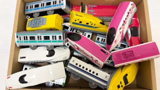 電車と新幹線のおもちゃを点検！サウンドの鳴るコースを走らせてレールも点検していくよ