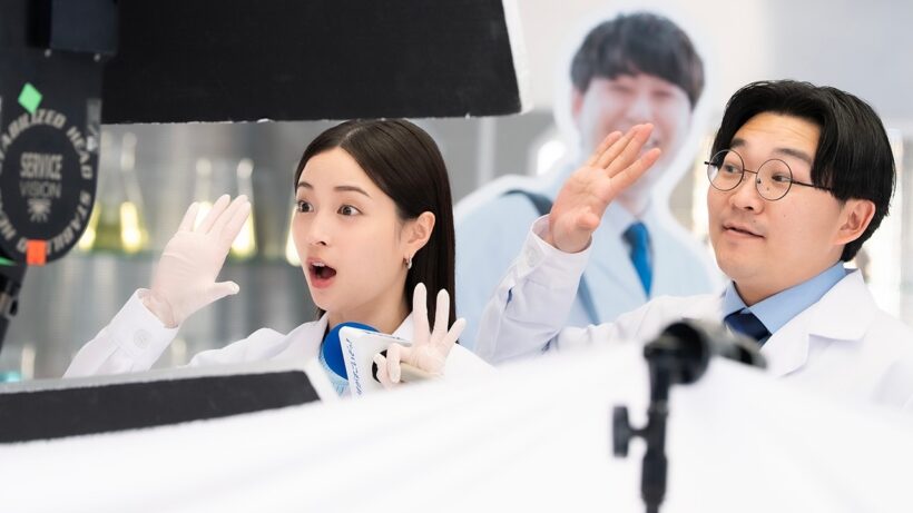 広瀬すず、チャーミングな“びっくり顔”を披露！？　オズワルド畠中はまさかの甲冑姿に　AGC新CM＋メーキング
