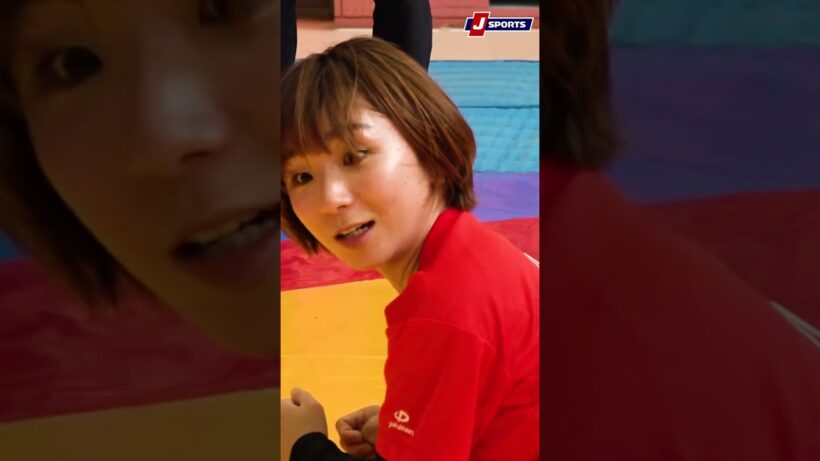 【レスリング技披露】霊長類最強女子・吉田沙保里さんが元女性フィギュアスケート選手(ペア)・高橋成美さんを”ひっくり返す”🤼🔥#shorts