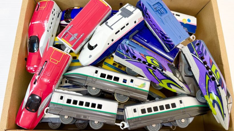 電車のおもちゃを同じ色の正解車両を見つけ出して連結させていこう！踏切のあるコースも走って終点を目指して出発です！