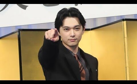 吉沢亮×新納慎也、心をつなぐ笑顔――舞台に刻まれた絆と感動の物語🎭✨💙