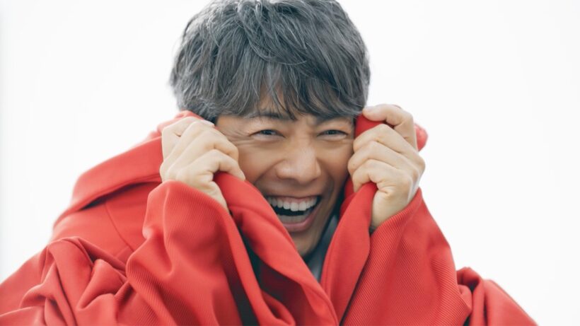 反町隆史、巨⼤パーカを着るチャーミングな姿！　ふかふかな仕上がりに笑顔　東芝ライフスタイル新CM＋メーキング