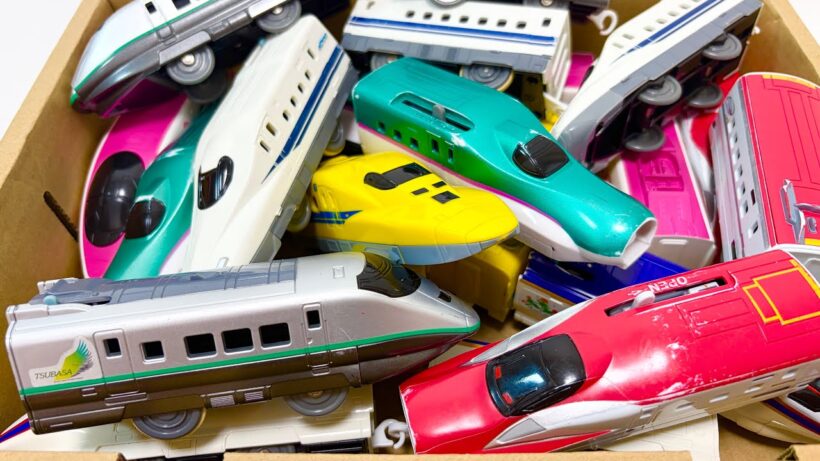 電車のおもちゃ★同じ色の車両を探して連結！レールを走らせて遊んでいくよ