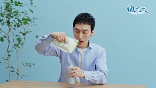 草彅剛にとっての“名もなき家事”は？「ちりも積もればじゃないですけど…」　新TVCM「エリエール フタつきウエットティシューで、ちょっと楽する」篇