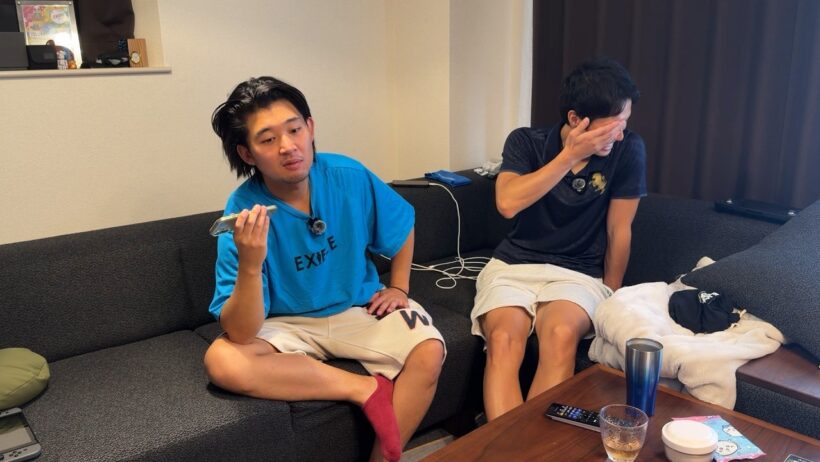 コメント欄で大不評の髪型をどうするか妻に電話で相談する