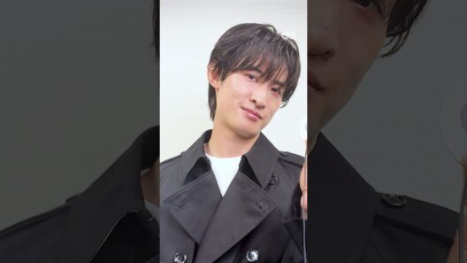 向井康二、バーバリー(Burberry)のブランドアンバサダー就任後初となるロンドン・ファッション・ウィークへ。ショー以外に楽しみにしていること、この時期のロンドンに持っていきたいアイテムとは？