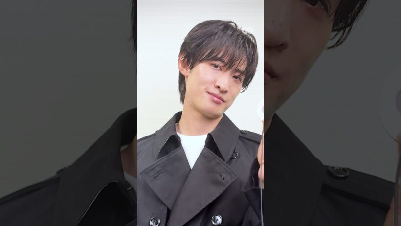 向井康二、バーバリー(Burberry)のブランドアンバサダー就任後初となるロンドン・ファッション・ウィークへ。ショー以外に楽しみにしていること、この時期のロンドンに持っていきたいアイテムとは？