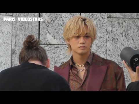 Kaito Takahashi 高橋海人 posing for photographers @ Milan Fashion Week 23 september 2026 show Etro