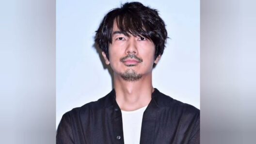 眞島秀和、ドラマ撮影中に左膝を骨折…4話まで出演し5話以降は降板へ😢🎬