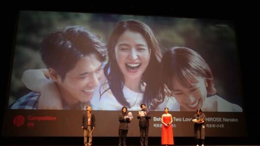 石橋静河は真っ赤なドレス　柄本佑はシックなオールブラックスーツ　初の釜山国際映画祭に登場