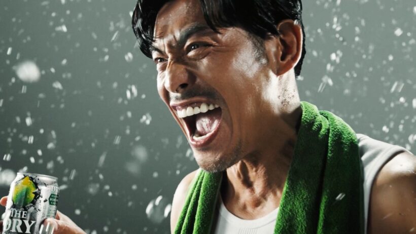 坂口憲二、父・征ニの“盟友”アントニオ猪木さんの「ダァーー！」披露　サントリー新TV-CM THE DRY「登場」篇・「帰宅」篇