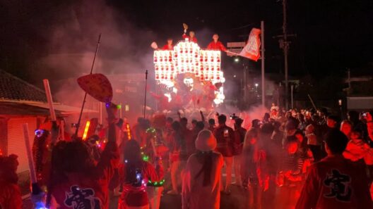 2026 寛弘寺 だんじり 道中～ローソン前 でんでん (OBタイム)大阪府河南町[10/17(土)]｜曳き唄「それそれ音頭」他
