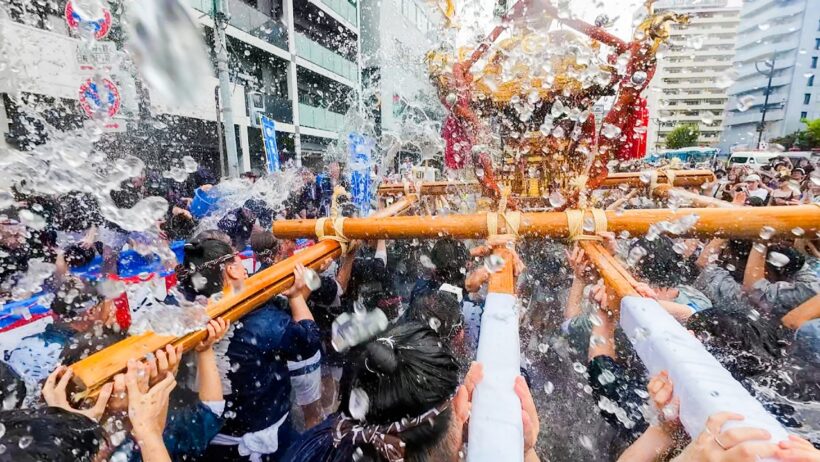 【密着】8km担ぎ歩く水かけ祭りに力士が参戦！11時間の激闘に潜入